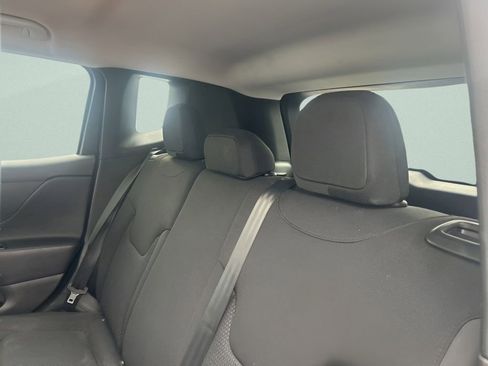 Used 2018 Jeep Renegade Altitude image 17
