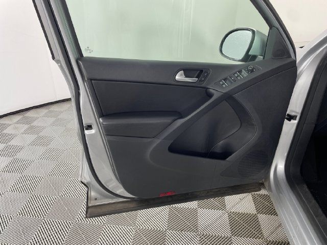 Used 2017 Volkswagen Tiguan Wolfsburg Edition AWD/4WD image 12