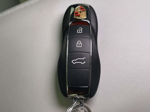 Used 2024 Porsche Macan image 44