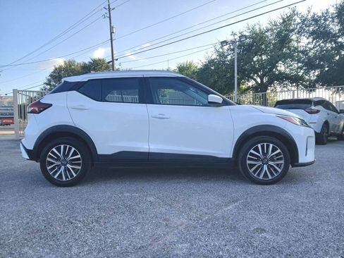 Used 2022 Nissan Kicks SV FWD image 8