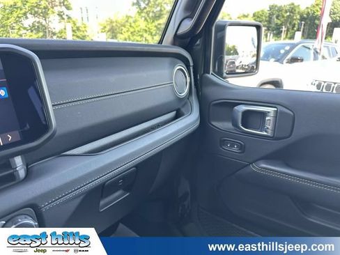 Used 2024 Jeep Wrangler Unlimited Sahara w/ Technology Group AWD/4WD image 33