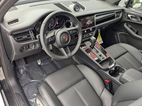New 2026 Porsche Macan image 4