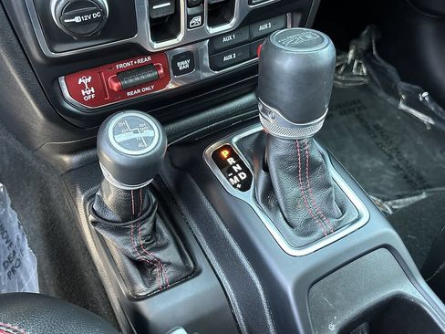 Used 2023 Jeep Wrangler Unlimited Rubicon 4xe AWD/4WD image 15