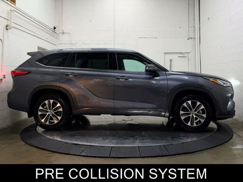 Used 2020 Toyota Highlander XLE image 9