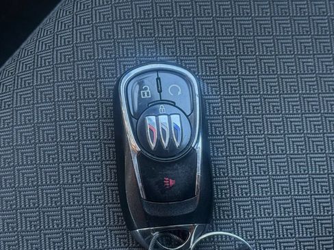 Used 2025 Buick Encore GX Preferred AWD/4WD image 18