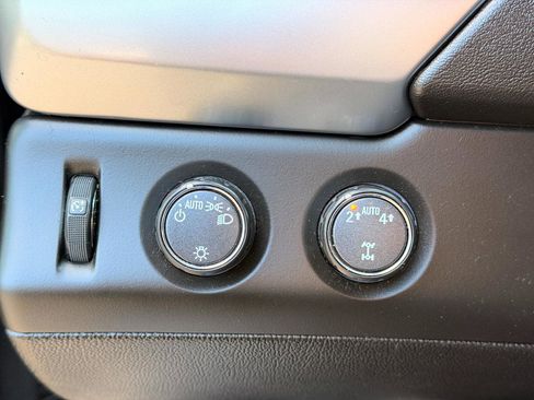 Used 2019 Chevrolet Tahoe LT image 24