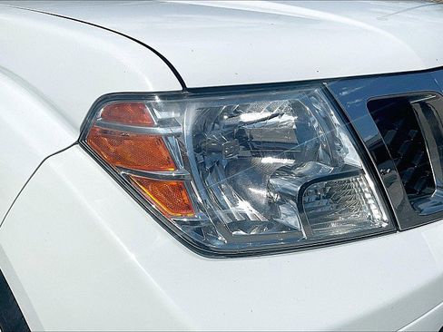 Used 2019 Nissan Frontier SV image 28