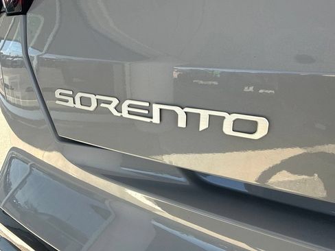 Used 2023 Kia Sorento SX AWD/4WD image 11