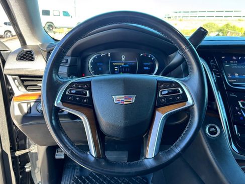 Used 2020 Cadillac Escalade ESV Luxury image 20