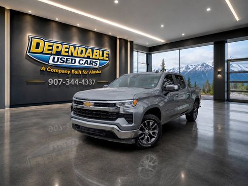 Used 2023 Chevrolet Silverado 1500 LT AWD/4WD image 2