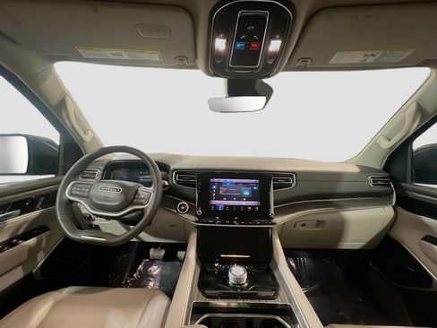 Used 2022 Jeep Wagoneer Series II RWD image 17