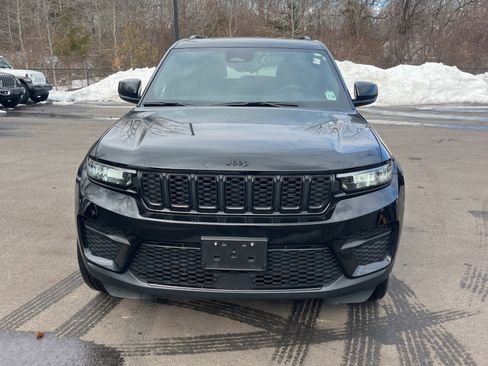 Used 2023 Jeep Grand Cherokee Altitude image 8