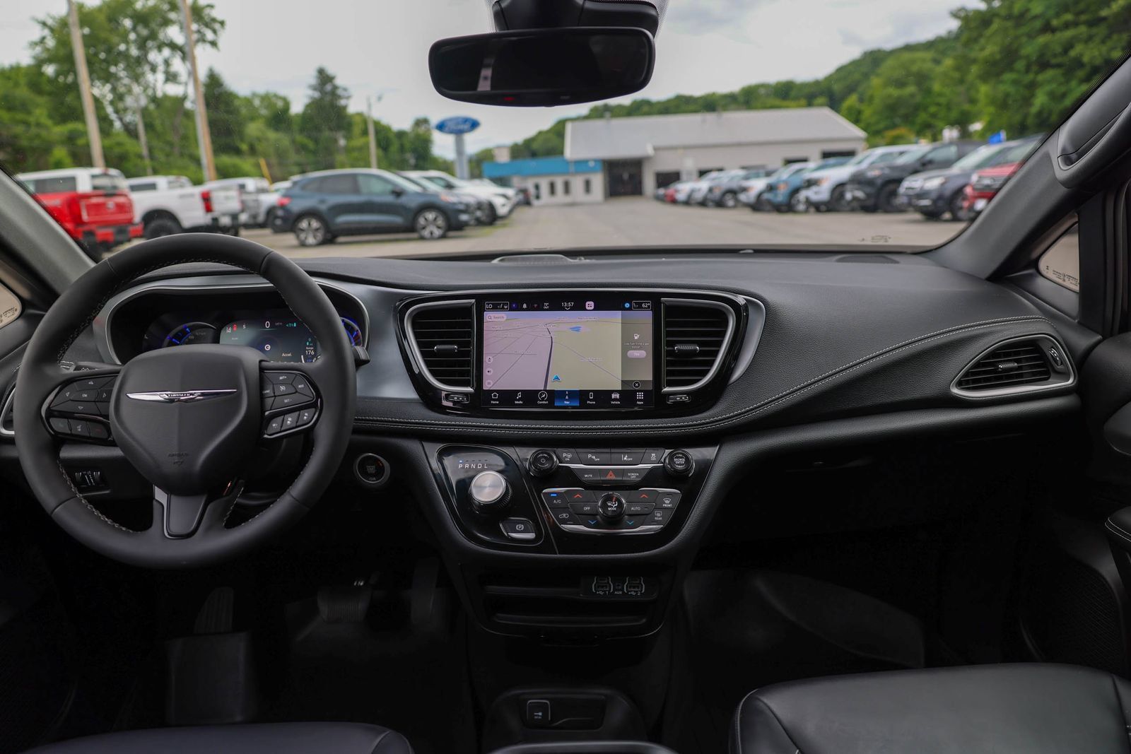 Used 2024 Chrysler Pacifica Limited FWD image 28