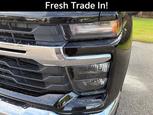 Used 2024 Chevrolet Silverado 2500 LT w/ Texas Edition image 4