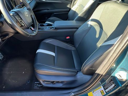 Used 2025 Toyota Camry SE image 16