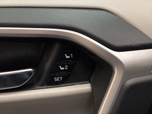 Used 2020 Toyota RAV4 XLE Premium image 11