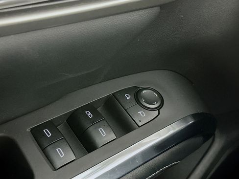 Used 2025 Chevrolet Traverse LT image 15