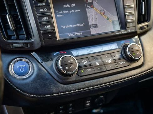 Used 2017 Toyota RAV4 Limited image 23