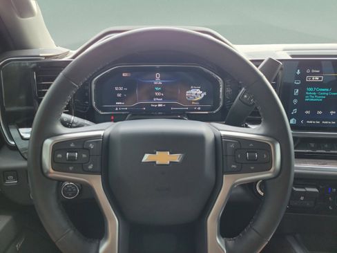 Used 2025 Chevrolet Silverado 2500 LTZ w/ LTZ Premium Package AWD/4WD image 15