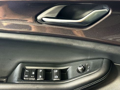 Used 2023 Jeep Grand Cherokee Altitude AWD/4WD image 15