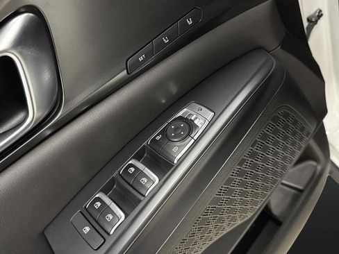 Used 2025 Kia Carnival SX w/ SX Dark Edition Package image 28