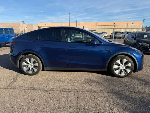 Used 2023 Tesla Model Y Long Range image 2