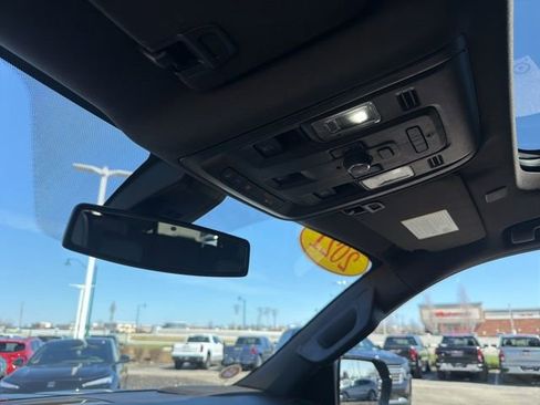 Used 2021 GMC Yukon XL SLT image 32