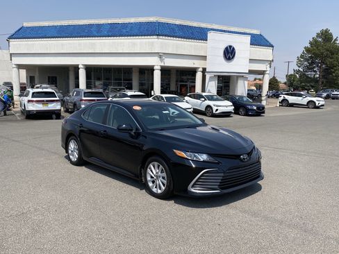 Used 2023 Toyota Camry LE FWD image 3
