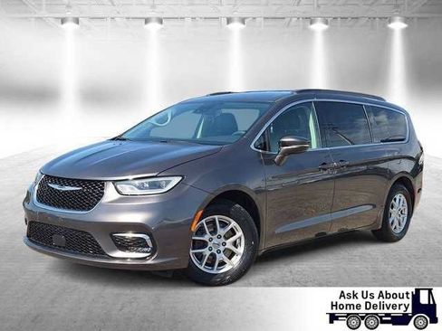 Certified 2022 Chrysler Pacifica Touring-L FWD image 1