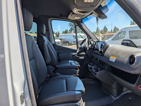 New 2025 Mercedes-Benz Sprinter 2500 image 11