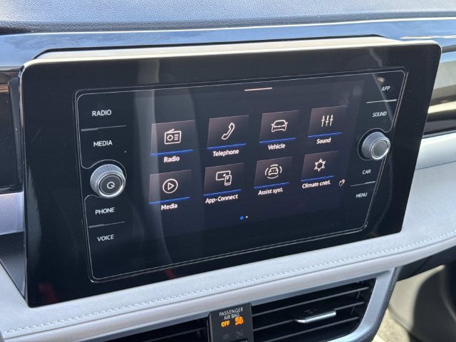 Certified 2025 Volkswagen Taos SE FWD image 13