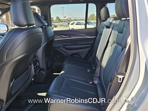 New 2025 Jeep Grand Cherokee Limited w/ Black Appearance Package image 6
