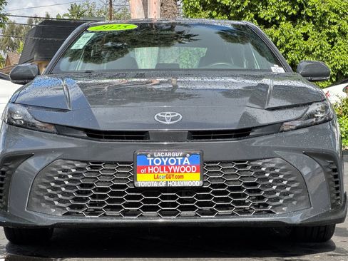 Certified 2025 Toyota Camry SE FWD image 9