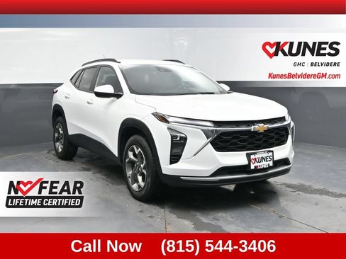 Used 2025 Chevrolet Trax LT FWD image 1