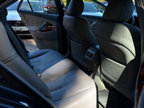 Used 2011 Toyota Camry XLE w/ XLE Extra-Value Pkg #2 FWD image 11