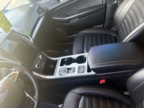 Used 2024 Ford Edge SEL w/ Convenience Package image 11