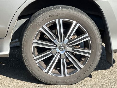 Used 2021 Lexus LX 570 4WD w/ Luxury Package image 25