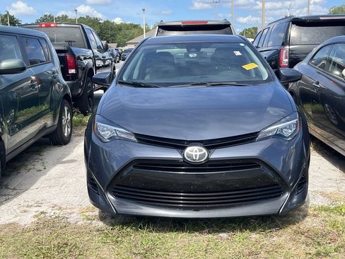 Used 2018 Toyota Corolla LE FWD image 2