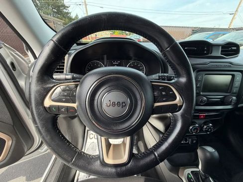 Used 2017 Jeep Renegade Latitude AWD/4WD image 18