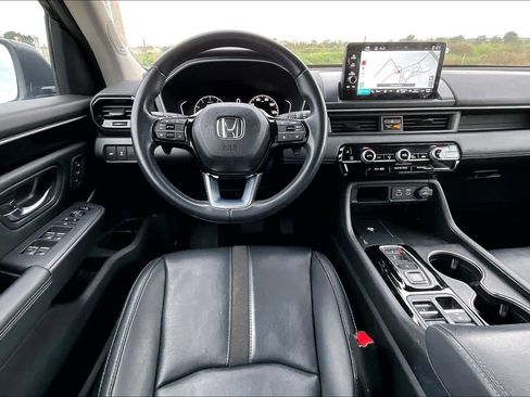 Used 2023 Honda Pilot Touring image 5