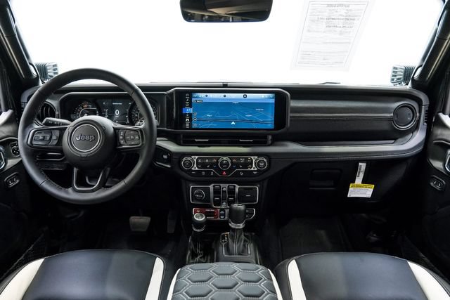 Used 2025 Jeep Wrangler Unlimited Rubicon w/ Safety Group AWD/4WD image 15