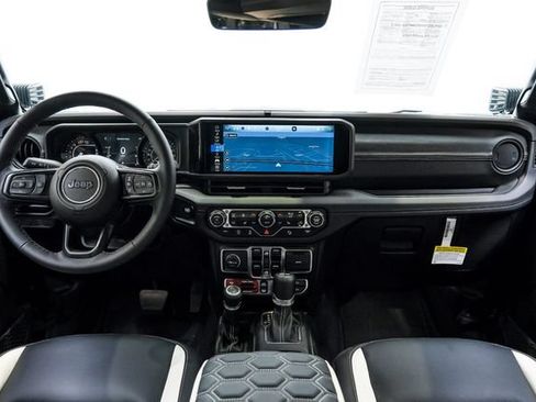Used 2025 Jeep Wrangler Unlimited Rubicon w/ Safety Group AWD/4WD image 15