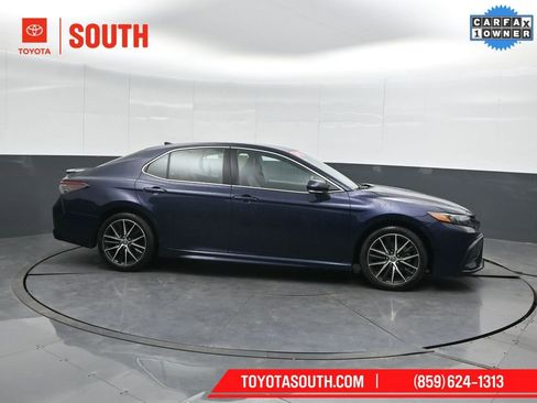 Used 2021 Toyota Camry SE w/ Convenience Package image 4