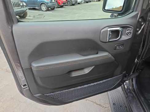 New 2025 Jeep Gladiator Sport image 8