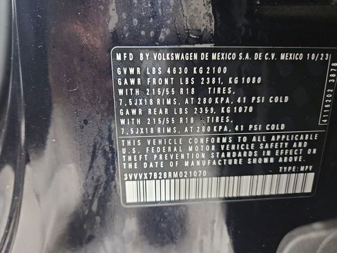 Certified 2024 Volkswagen Taos SE image 32