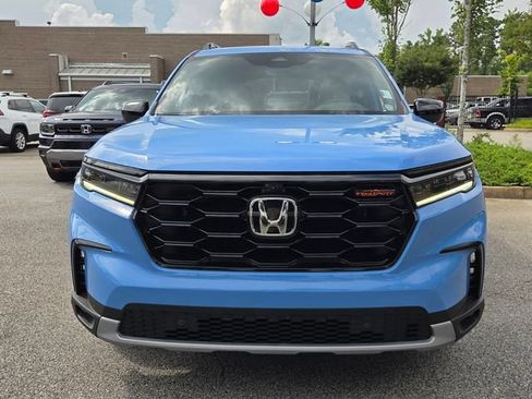 Used 2025 Honda Pilot TrailSport image 2