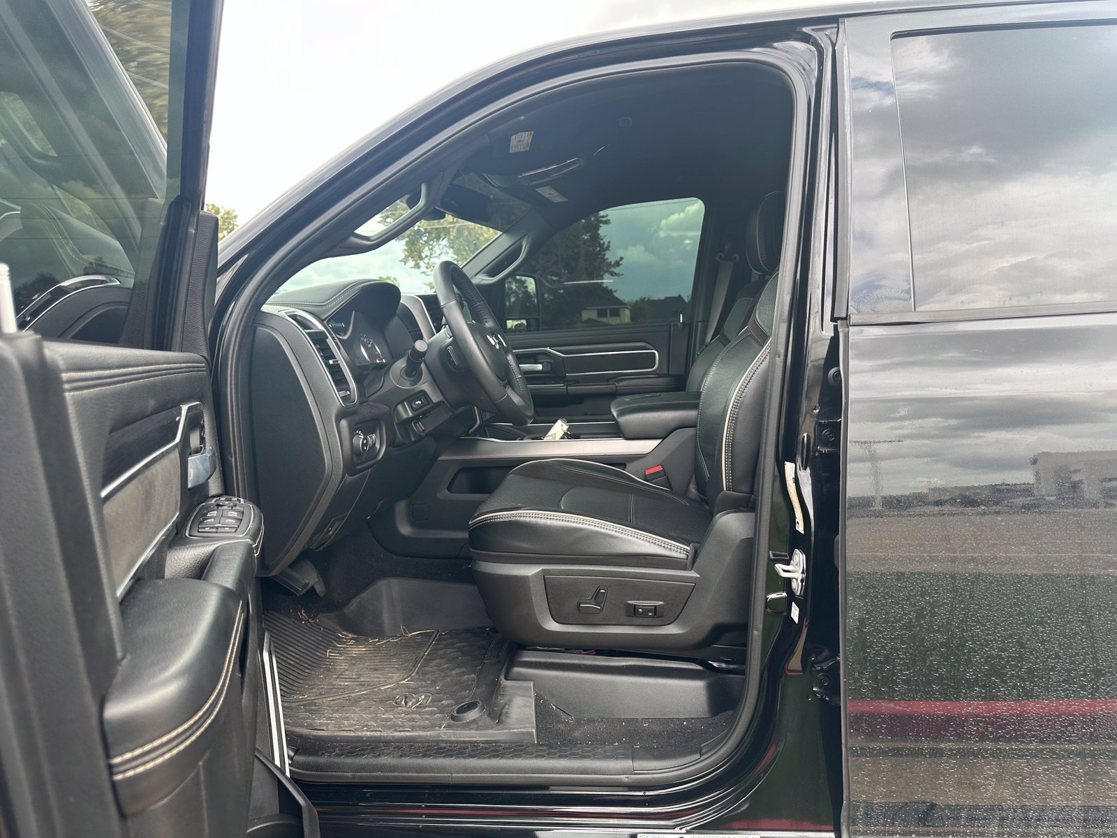 Used 2024 RAM 3500 Laramie w/ Night Edition AWD/4WD image 11