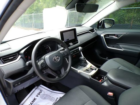 Used 2024 Toyota RAV4 XLE w/ Convenience Package FWD image 11