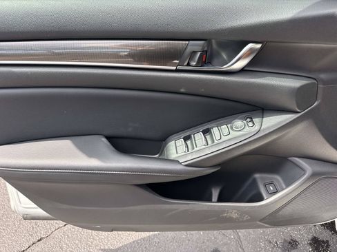 Used 2018 Honda Accord Sport image 16