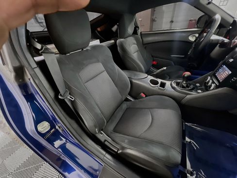 Used 2017 Nissan 370Z Coupe RWD image 30